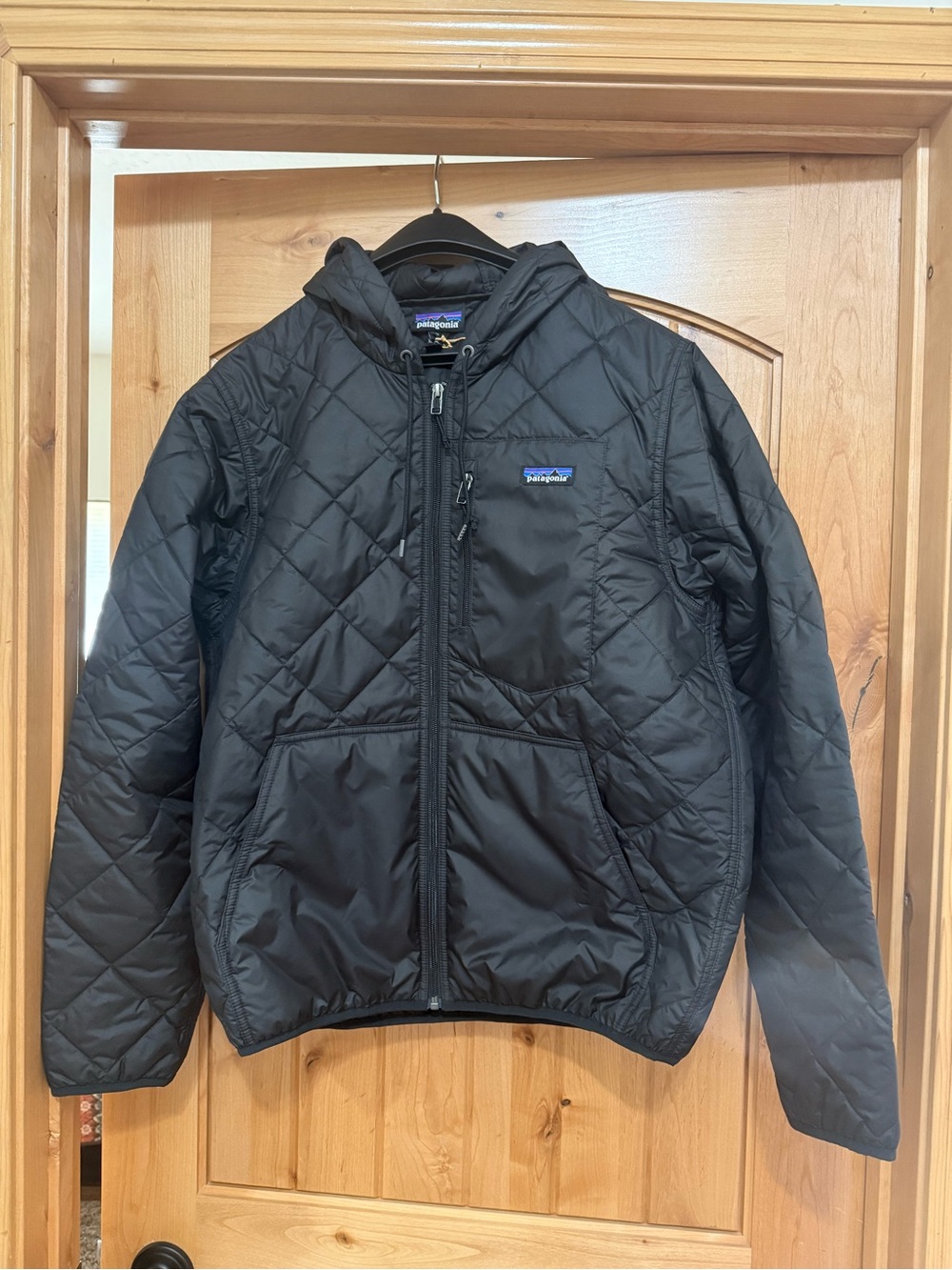 NWT Patagonia Men’s Black Quilted Hooded Bomber Jacket